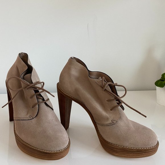 Cole Haan Beige Suede Chukka Bootie Size 7 - Picture 1 of 5